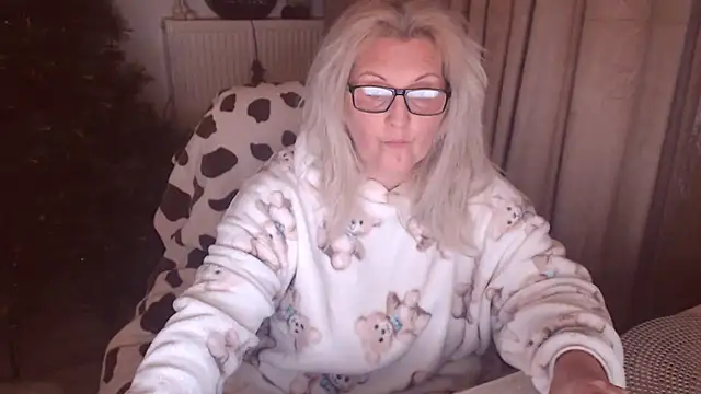 Divineblond online show from 18, 11, 2025