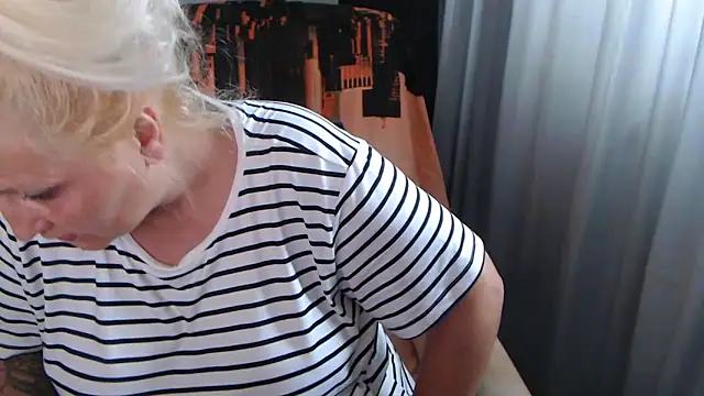 Divineblond online show from 22, 6, 2026