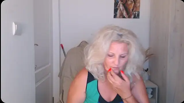 Divineblond online show from 23, 7, 2026