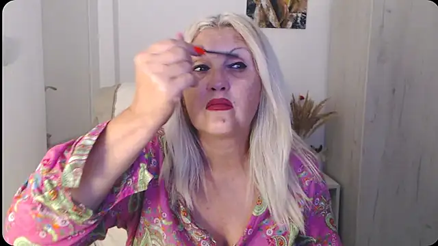 Divineblond online show from 25, 7, 2026