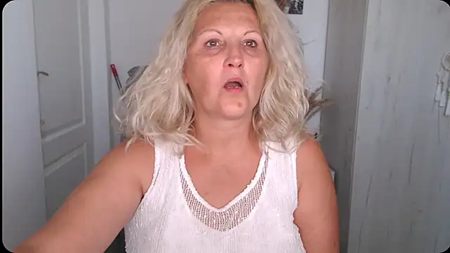 Divineblond online show from 2, 8, 2026