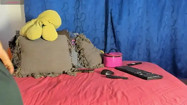 Lara vela online show from 24, 7, 2026