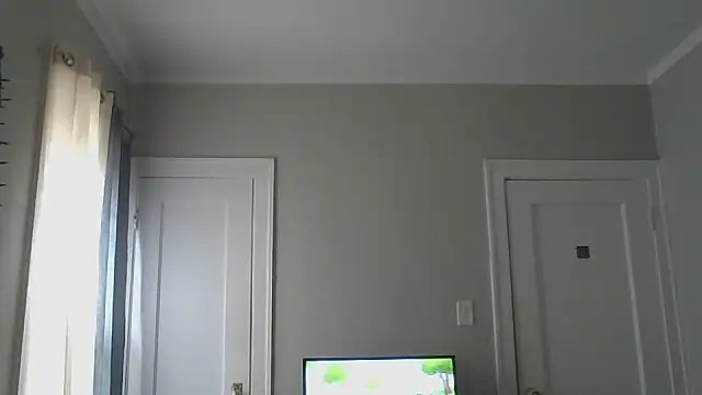 Snapshot of ptpom_lucc chatting on 8, 5, 2026 ptpom lucc online show from 8, 5, 2026
