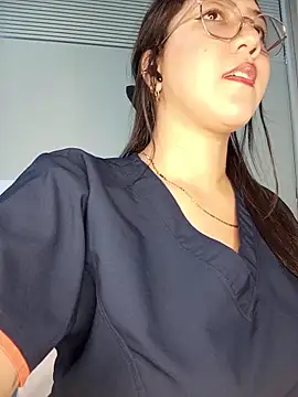 Chloe Thomsoon  online show from 3, 5, 2026