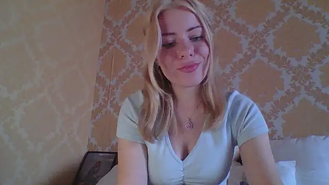 Softy Aura  online show from 28, 7, 2026