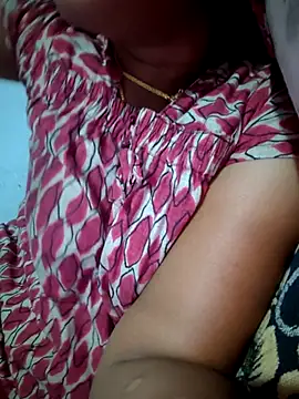 Snapshot of Tamil_Hot_HoneyBee chatting on 5, 8, 2026 Tamil Hot HoneyBee online show from 5, 8, 2026