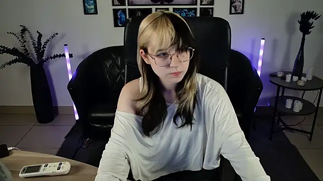 Snapshot of NyxCalderra chatting on 14, 7, 2026 NyxCalderra online show from 14, 7, 2026