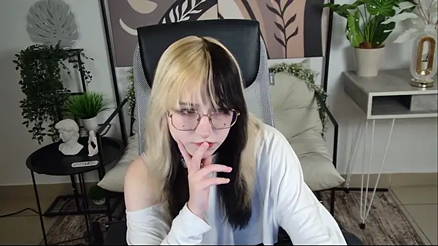 Snapshot of NyxCalderra chatting on 21, 7, 2026 NyxCalderra online show from 21, 7, 2026