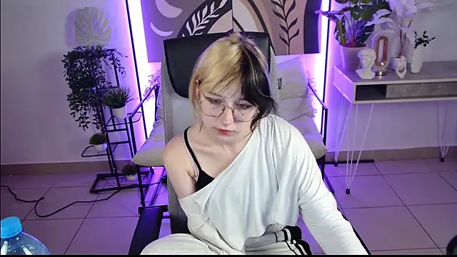 Snapshot of NyxCalderra chatting on 31, 7, 2026 NyxCalderra online show from 31, 7, 2026