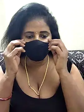 Snapshot of Sunitha-tamilponu chatting on 8, 8, 2026 Sunitha-tamilponu online show from 8, 8, 2026