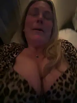 Snapshot of bigtitslivetofuck chatting on 23, 3, 2025 bigtitslivetofuck online show from 23, 3, 2025