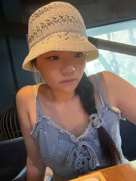 Snapshot of xiaochengzi505 chatting on 3, 8, 2026 xiaochengzi505 online show from 3, 8, 2026