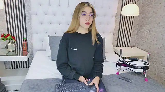 VioletSweetts online show from 15, 7, 2026