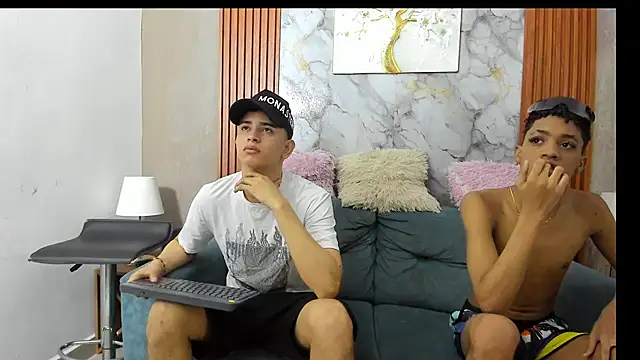 LOVE GUYS1 online show from 19, 6, 2026