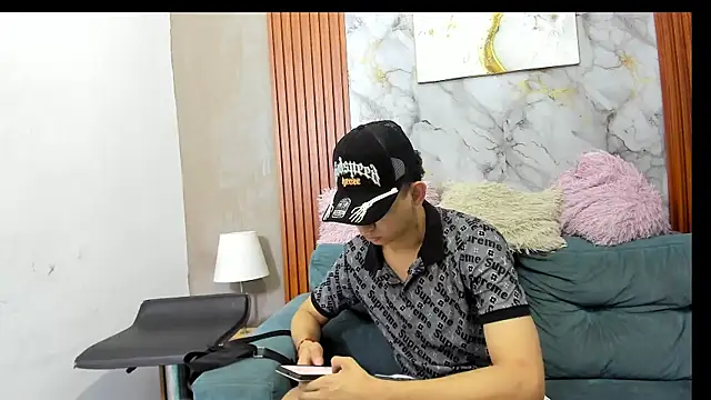LOVE GUYS1 online show from 5, 7, 2026