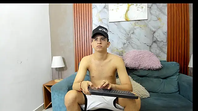 LOVE GUYS1 online show from 13, 7, 2026