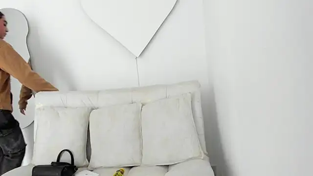LiaCampbell  online show from 22, 7, 2026