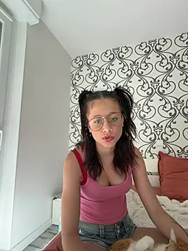 Snapshot of lilou_philips chatting on 2, 6, 2026 lilou philips online show from 2, 6, 2026