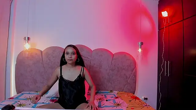 AlejandraLaurent online show from 5, 5, 2026