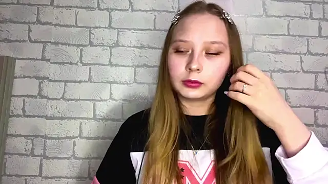 MertieVandusen online show from 30, 4, 2026