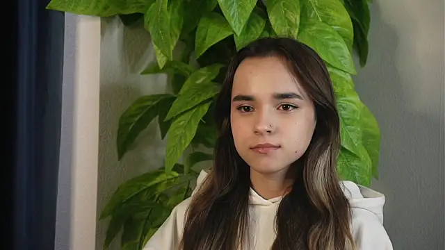 BethanyHitzler online show from 4, 5, 2026
