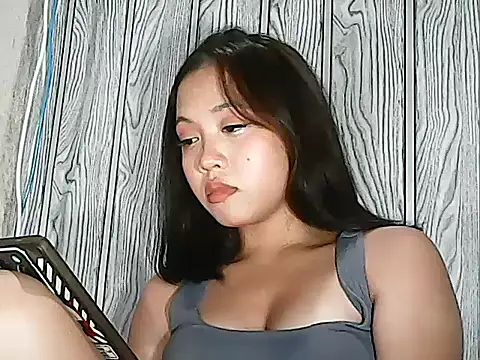 Yours AsianPinayGirl18 online show from 31, 7, 2026