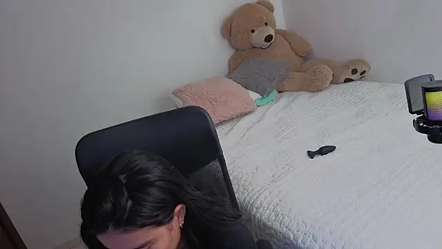 Snapshot of valerihouse_ chatting on 13, 6, 2026 valerihouse online show from 13, 6, 2026