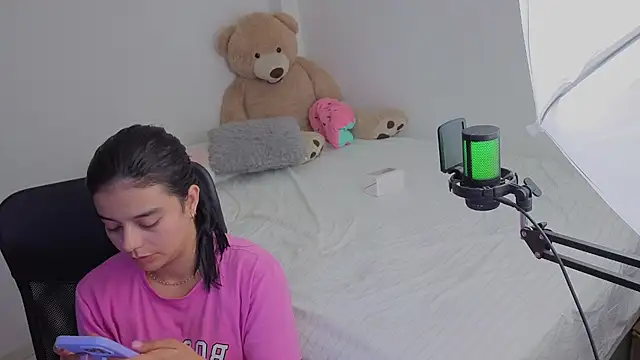 valerihouse  online show from 4, 8, 2026