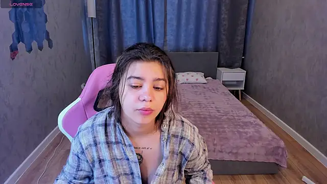 Snapshot of Trisha_Moore chatting on 4, 8, 2026 Trisha Moore online show from 4, 8, 2026