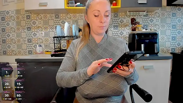 BrinaLovee online show from 2, 6, 2026