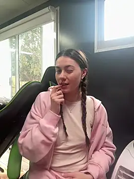 Snapshot of daisycollins chatting on 17, 5, 2026 daisycollins online show from 17, 5, 2026