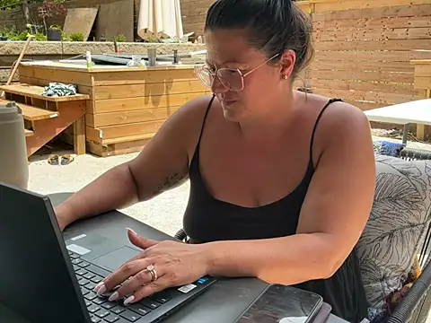 Madamebeton online show from 24, 6, 2026