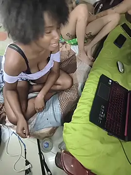 Snapshot of OshunHoney chatting on 24, 5, 2026 OshunHoney online show from 24, 5, 2026
