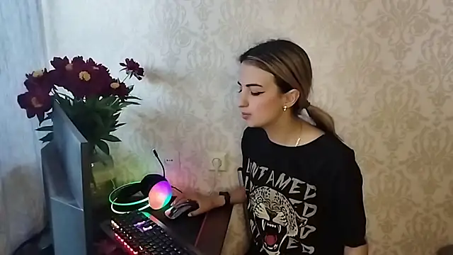 Snapshot of By_Mira chatting on 31, 5, 2026 By Mira online show from 31, 5, 2026