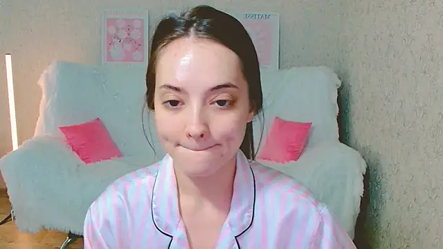Snapshot of SiennaMia chatting on 8, 6, 2026 SiennaMia online show from 8, 6, 2026