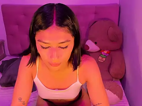 ChellFoxx online show from 14, 6, 2026