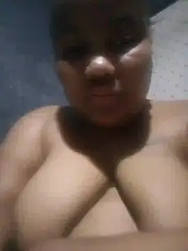 ChubbyMidgetxxx19 online show from 25, 5, 2026