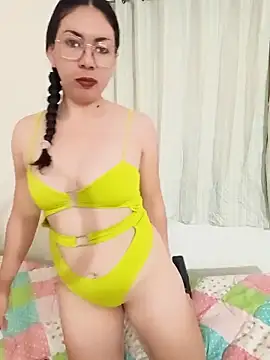 Mia essence online show from 29, 5, 2026