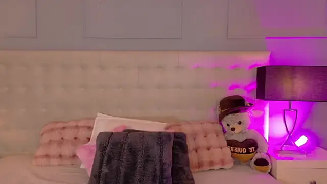 DulceeGarcia online show from 18, 7, 2026