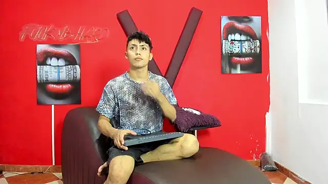 CAT LOVE1 online show from 15, 5, 2026