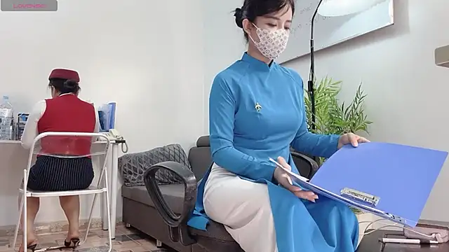 Mono-StewardessMysa online show from 4, 7, 2026