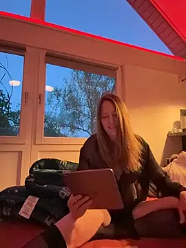 Melanie 83 online show from 9, 5, 2026