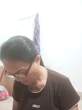 Snapshot of Vieekee chatting on 5, 8, 2026 Vieekee online show from 5, 8, 2026