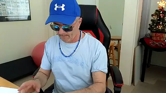 Snapshot of hotdadbod chatting on 12, 12, 2024 hotdadbod online show from 12, 12, 2024