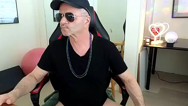 Snapshot of hotdadbod chatting on 3, 1, 2025 hotdadbod online show from 3, 1, 2025