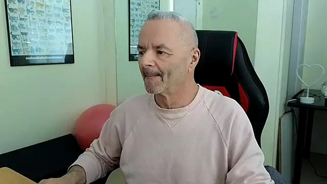 Snapshot of hotdadbod chatting on 11, 1, 2025 hotdadbod online show from 11, 1, 2025