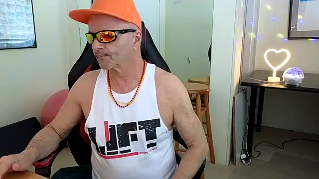 Snapshot of hotdadbod chatting on 7, 3, 2025 hotdadbod online show from 7, 3, 2025