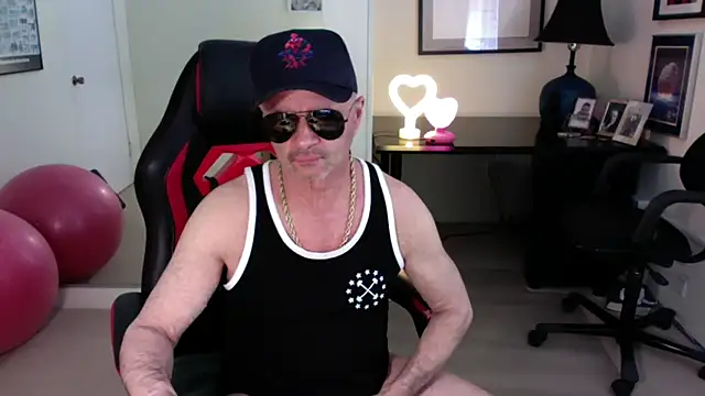 Snapshot of hotdadbod chatting on 12, 3, 2025 hotdadbod online show from 12, 3, 2025