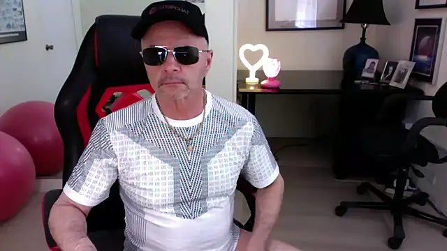 Snapshot of hotdadbod chatting on 15, 3, 2025 hotdadbod online show from 15, 3, 2025