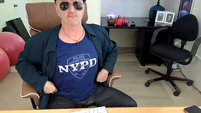 Snapshot of hotdadbod chatting on 31, 10, 2025 hotdadbod online show from 31, 10, 2025